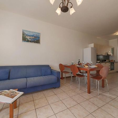 2-Bedroom Lakeview Apartment At The Lake Acquaseria Extérieur photo