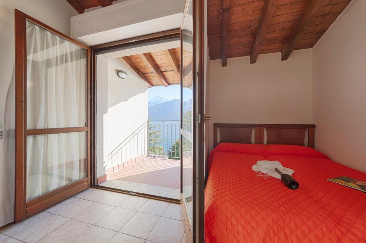 2-Bedroom Lakeview Apartment At The Lake Acquaseria Extérieur photo