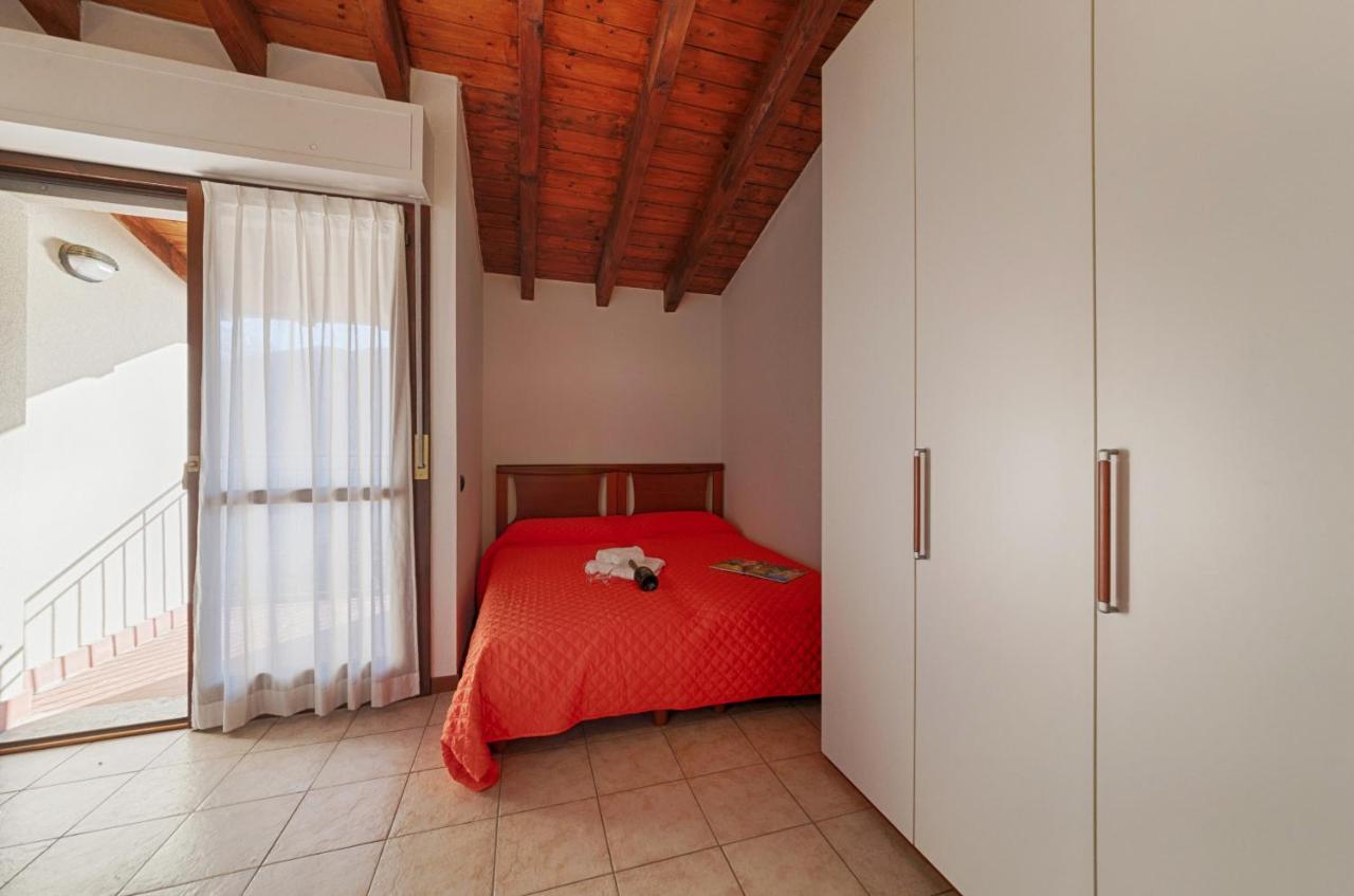 2-Bedroom Lakeview Apartment At The Lake Acquaseria Extérieur photo