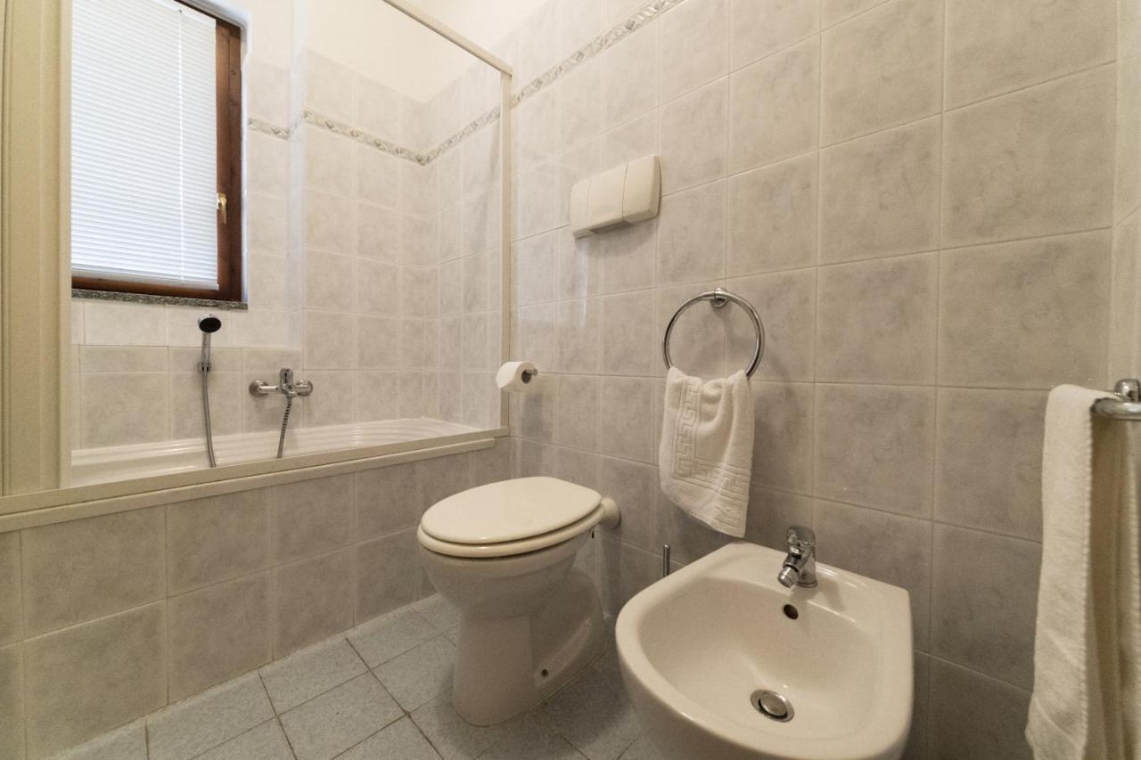 2-Bedroom Lakeview Apartment At The Lake Acquaseria Extérieur photo